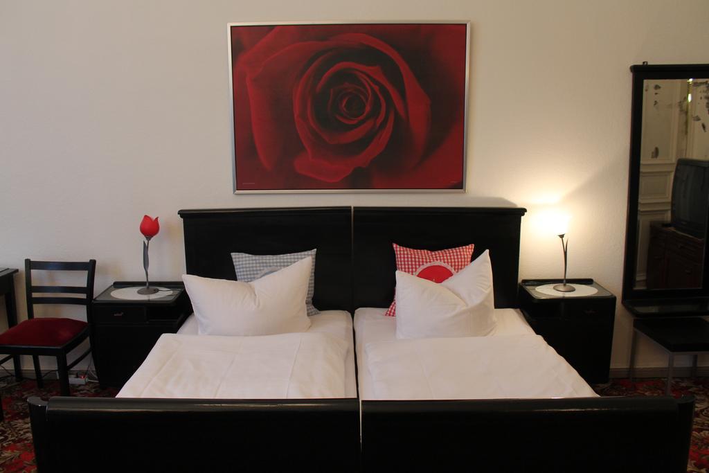 Hotel Pension Columbus Am Kurfuerstendamm Berlim Quarto foto