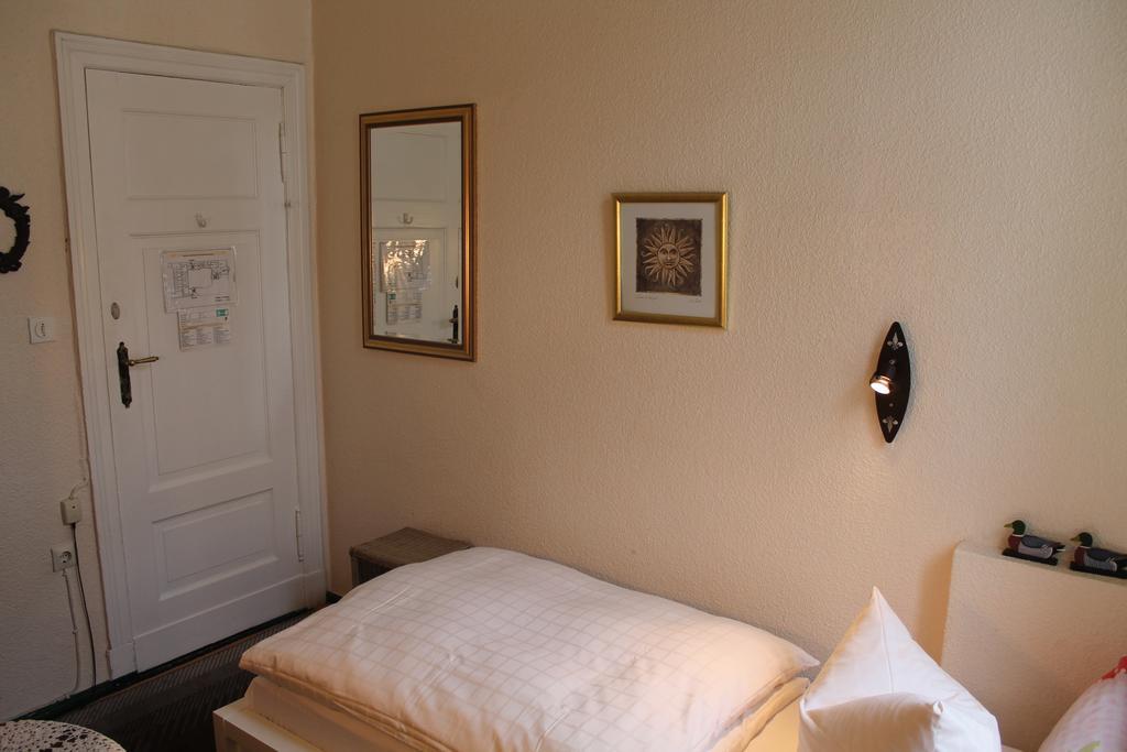 Hotel Pension Columbus Am Kurfuerstendamm Berlim Quarto foto